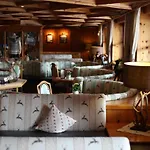 Jufa Alpenhotel Hotell 4*