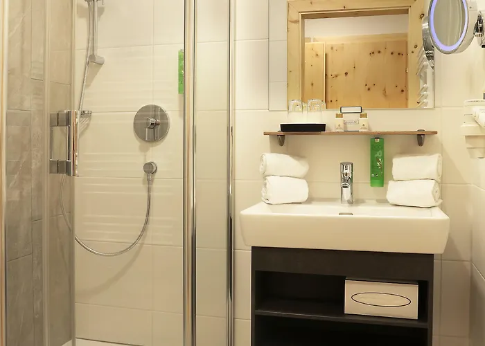 Jufa Alpenhotel Otel 4*